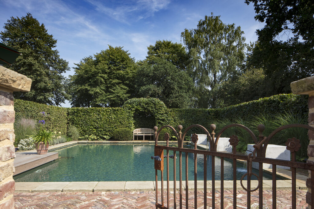 Moderner Schwimmteich im Landgarten Garten Terpelle Bocholt Schwimmteichbau